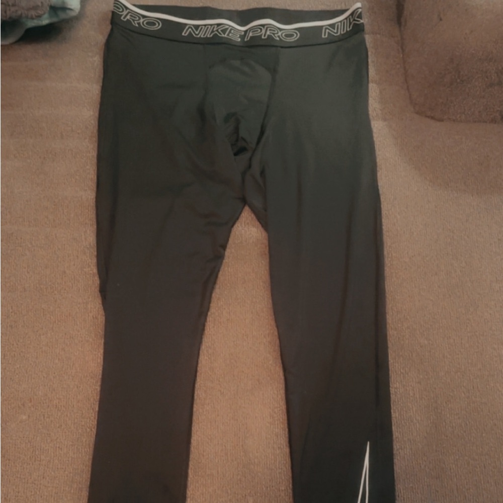 Black Nike leggings